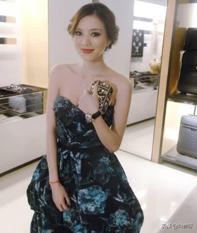 13岁就被富豪看中，追了6年终于追到手，如今4