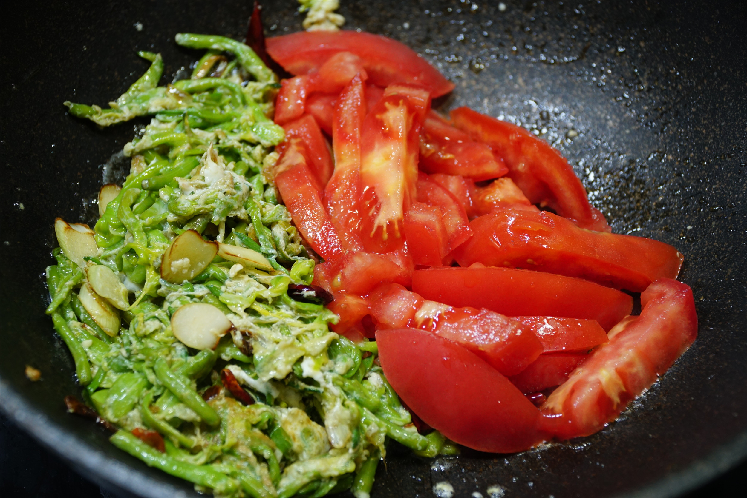 新鲜黄花菜有毒，不要直接吃，炒之前处理2步，