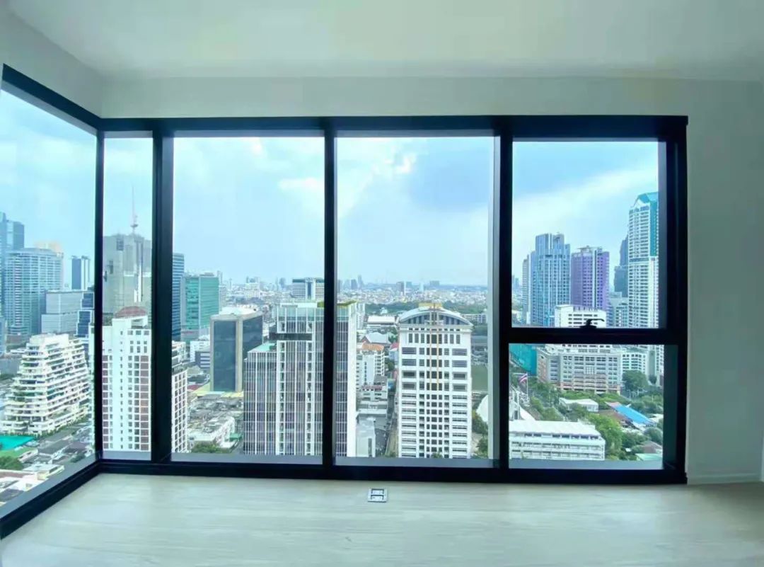 仅3套！曼谷“华尔街”轻轨旁豪宅公寓丨准现房 The Lofts Silom