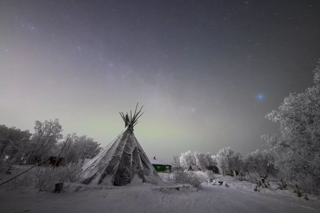 北極向北，邂逅一場絕美極光