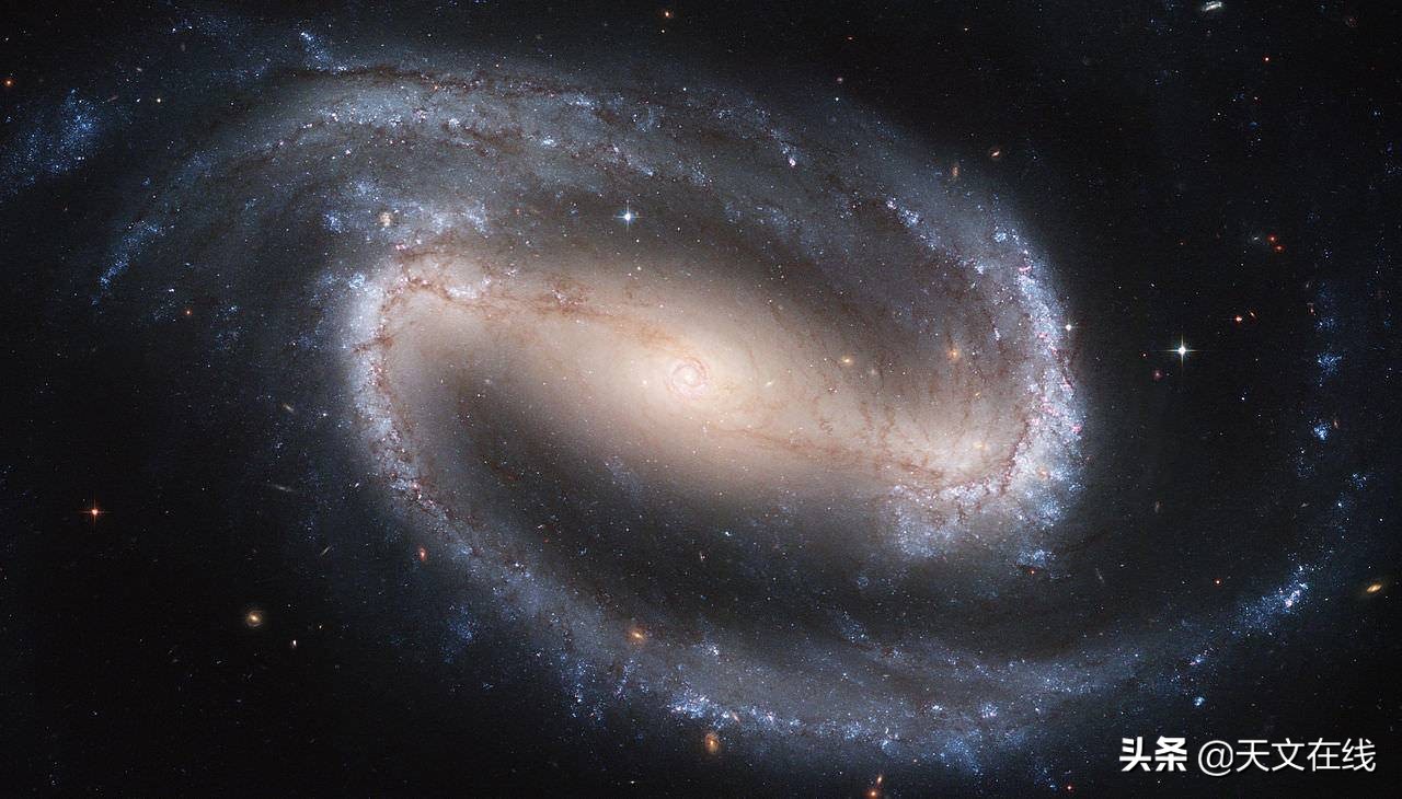 如果我们可以用无线电观测到银河系的中心，那么这就会是它的样貌