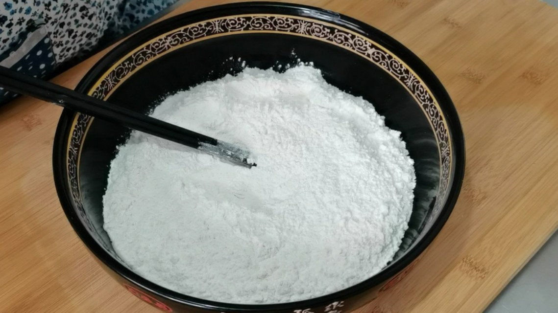 芝麻酥饼在家简单做，外酥里软又香甜，不用烤箱也可以酥得掉渣