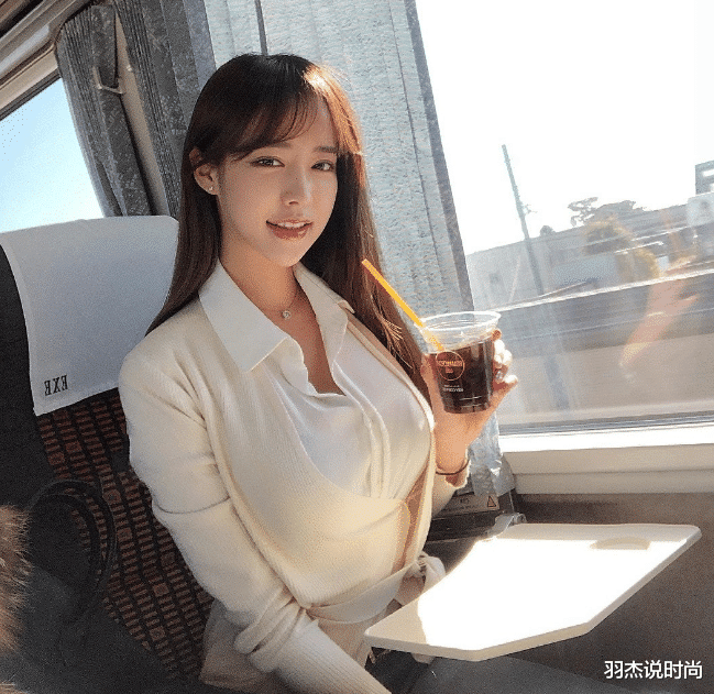 在高鐵上遇到一位如果時(shí)髦的女乘客，你會(huì)主動(dòng)向前去搭訕嗎？