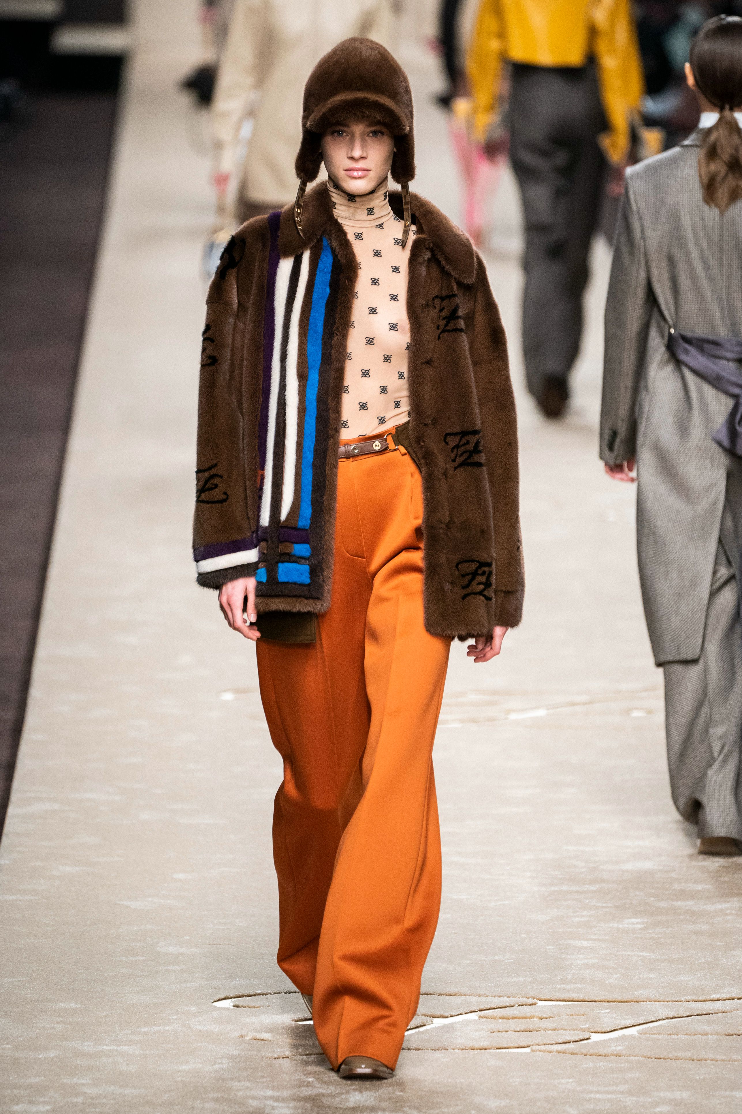 米兰时装周│Fendi 2019秋冬-老佛爷为fendi设计的最后一场秀