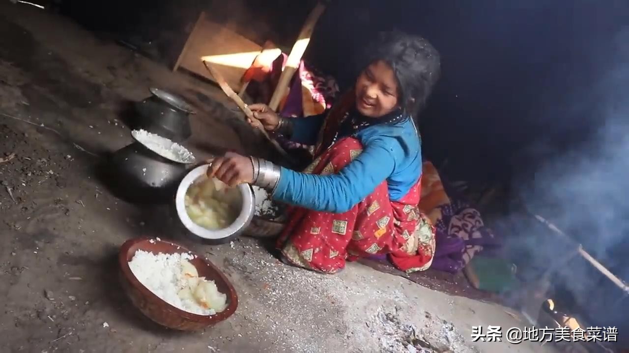 尼泊尔穷人的生活，水煮冬瓜配米饭，菜里没有