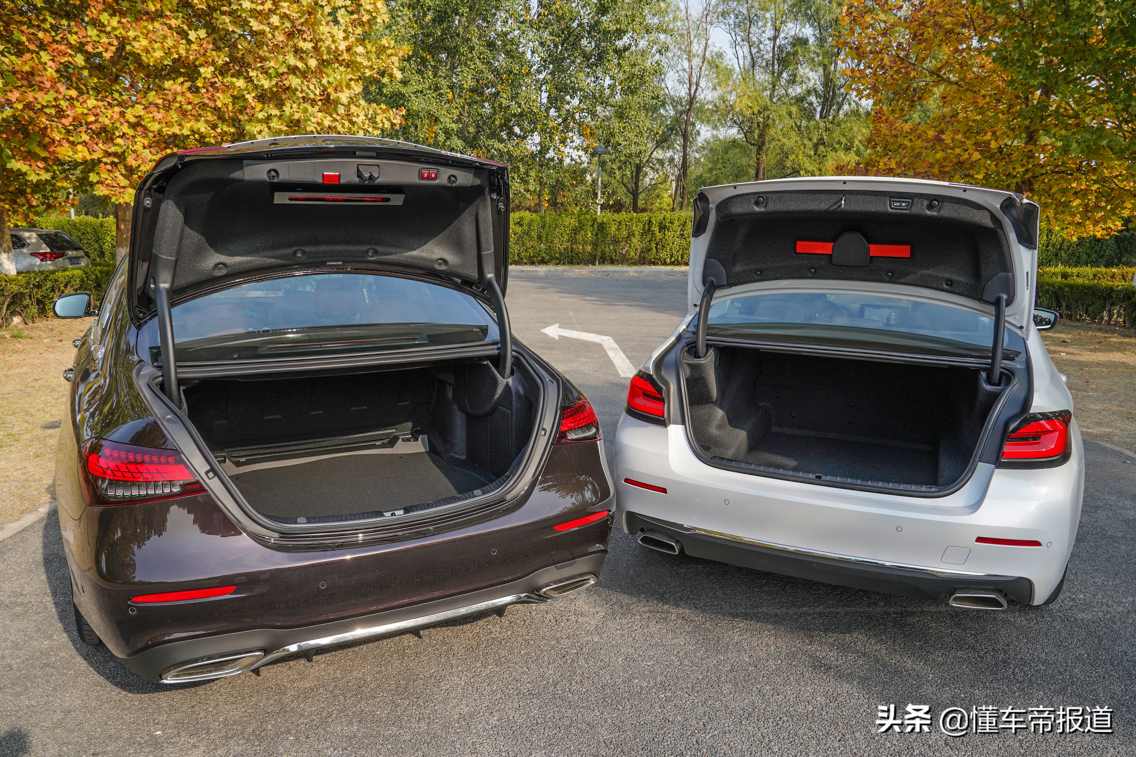 新车 | 宿敌对决！首试2021款宝马5系对比奔驰E级