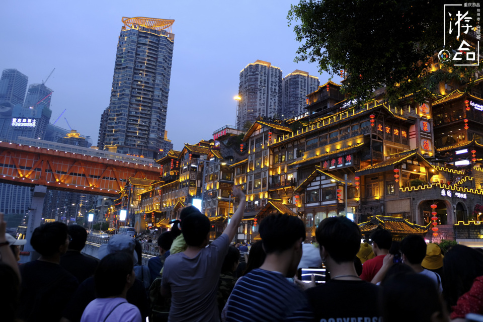 网红重庆的转型，从洪崖洞景区开始，方言喜剧带你走进历史
