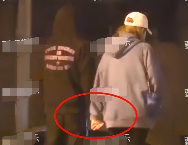 张一山再爆新恋情，与女方十指紧扣压马路，网友：无缝衔接