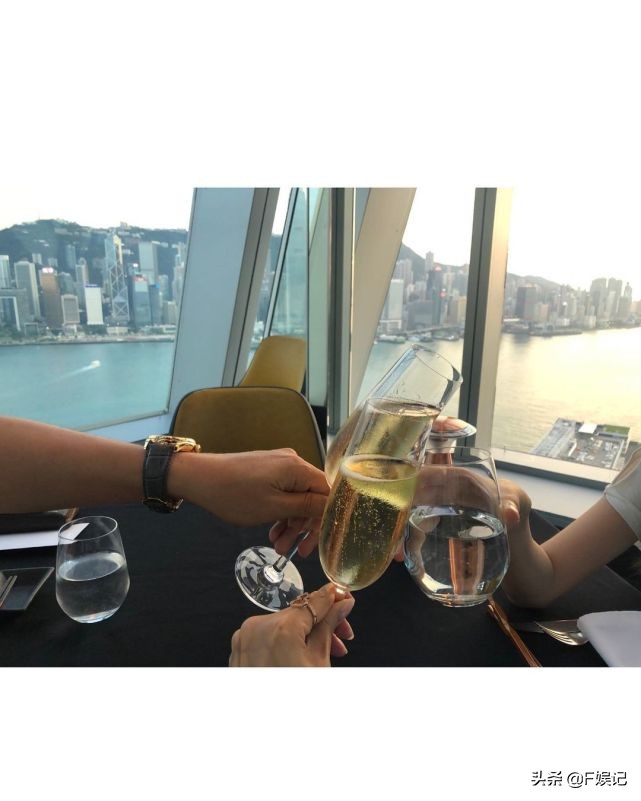 林文龍郭可盈曬恩愛合影賀戀愛26週年攜女兒甜蜜度過紀念日