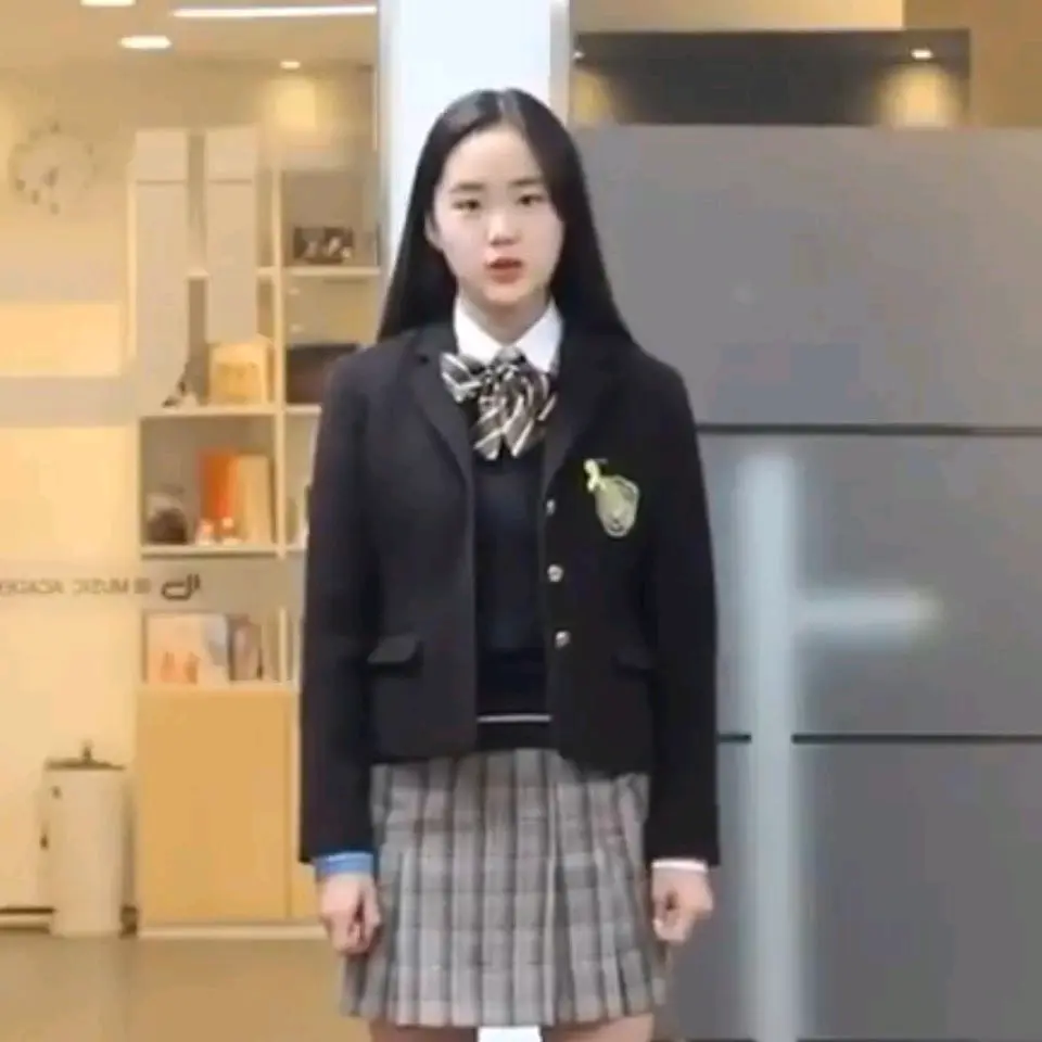 防弹少年团新歌出现HYBE练习生,新男女团和sm jyp yg谁才是紫薇星