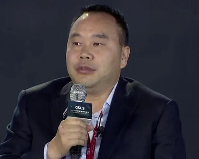 阿里物流AB面：A面指向顺丰，B面印着京东