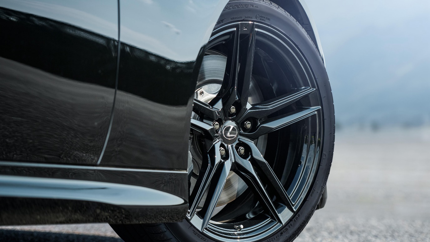 5秒破百带混动的百万超跑，雷克萨斯LC 500h特别版更香了？