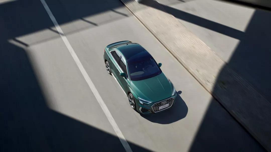 豪华紧凑型轿车的加长对决，奥迪A3L与奔驰A级谁更值得买？