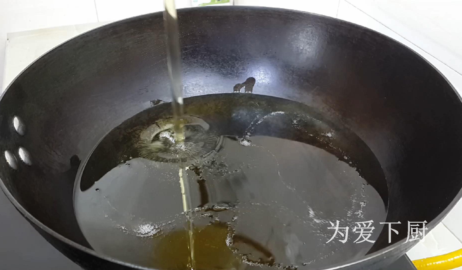 It’s easy to do this for fritters. Put it in the refrigerator. It’s simple and delicious.