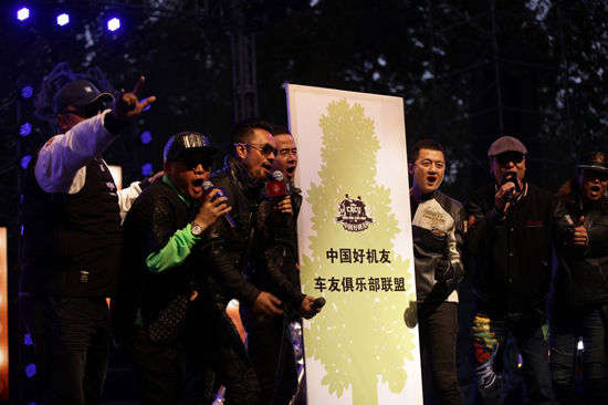 负债四千万又如何？李亚鹏的豪华人脉圈，连杨