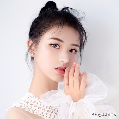 《青2》新秀！喻言16岁黑历史被扒出，公司快速注销账号无济于事
