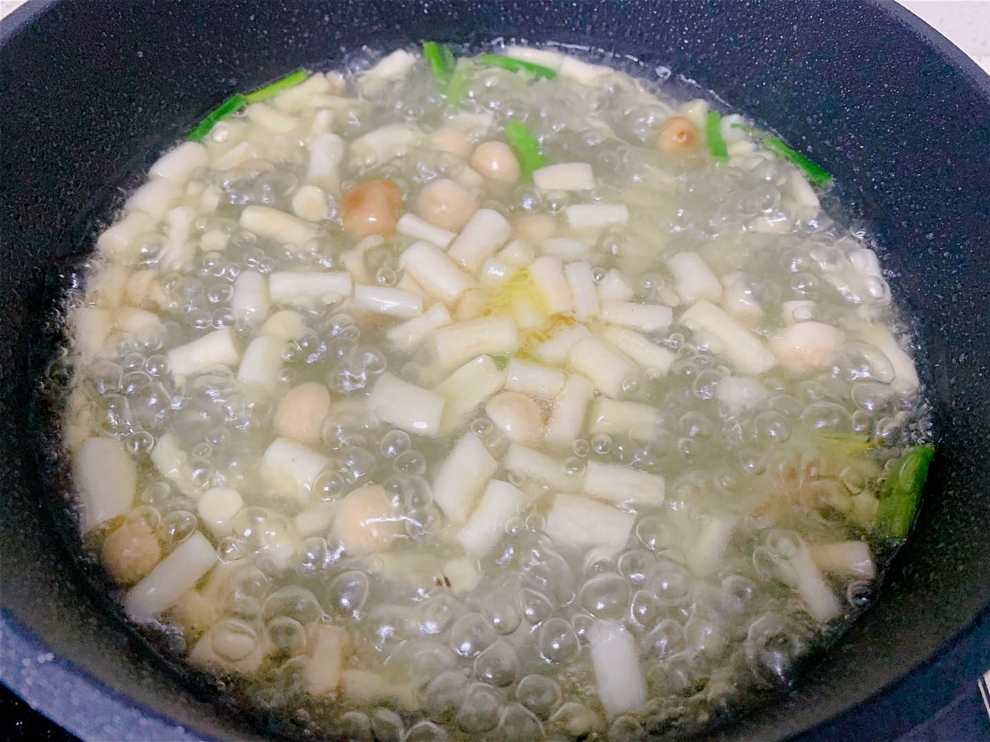 图片[8]-菌菇豆腐蛋花汤做法步骤图 5块钱煮1锅赛过喝骨头汤-起舞食谱网