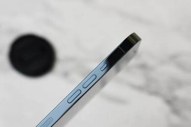 终于知道为什么懂行的人买iPhone 12，都会选256GB版本了