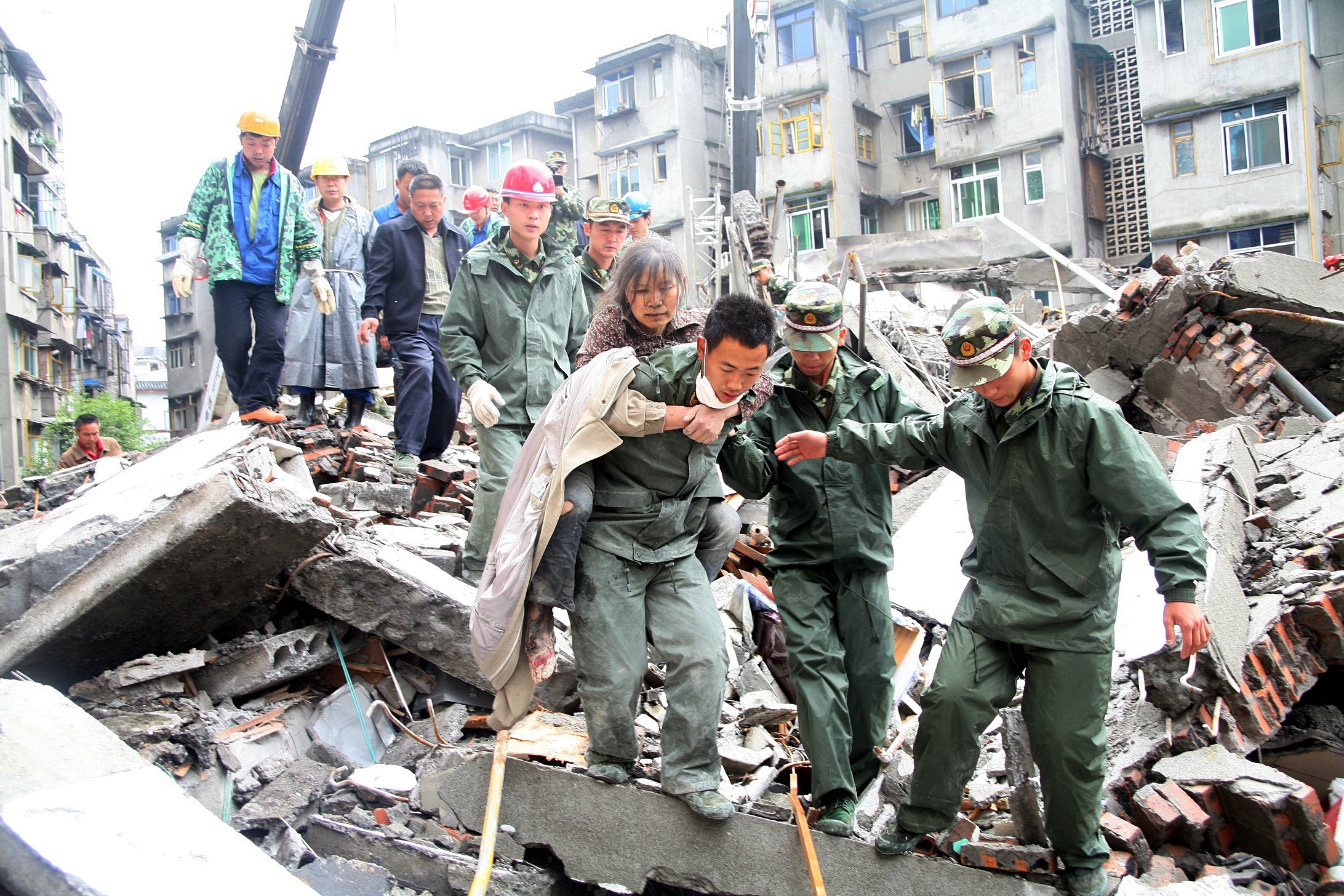 汶川地震时，中国调动十万大军用时多久？答案让人沸腾