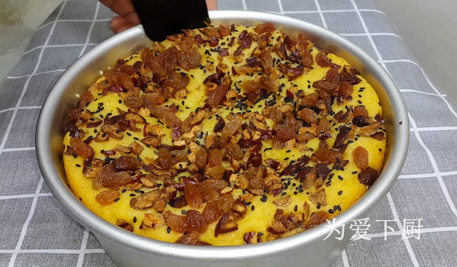 發糕別直接蒸著吃了，加2個蘋果，鬆軟香甜，保證孩子愛吃不挑食