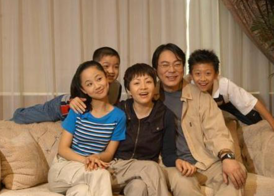 回看《家有儿女》，发现消费水平望尘莫及，一身名牌不在话下