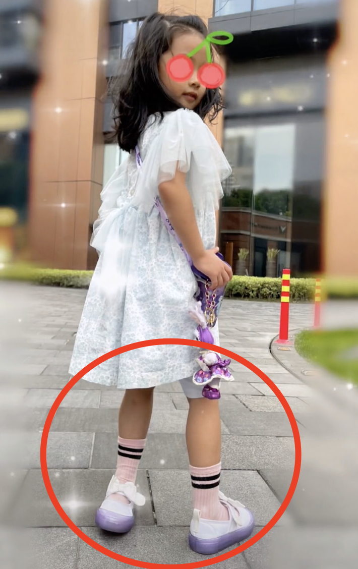 陳赫曬4歲女兒美照，雙腳可正反倒置骨骼清奇，被讚是練武奇才