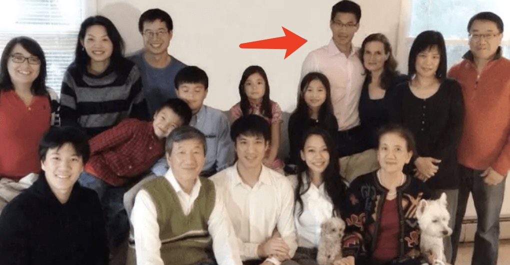 王力宏罕見曬大哥，王力德穿白大褂做科研，研究血癌學歷全家最高