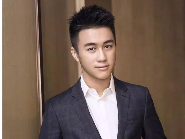 失去赌王这个靠山后，四太被打压亲信被降职，