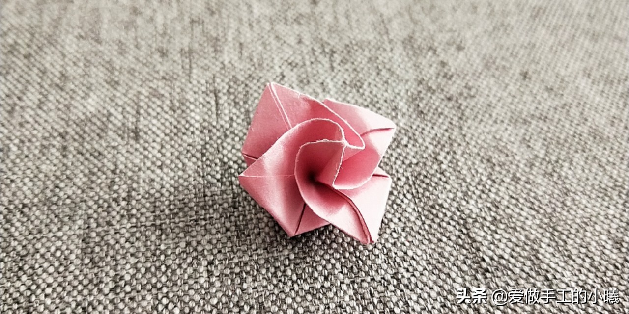 最简单的玫瑰花折纸教程，精致漂亮，只需几步就完成