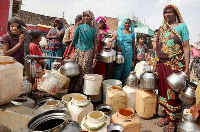 印度缺水危害超新冠，莫迪想了個妙招：雨下到哪就接到哪