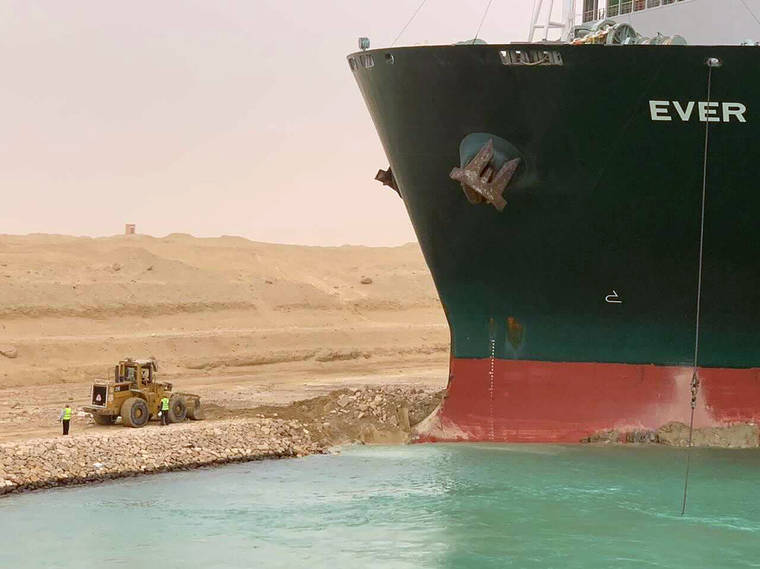 3月24日，苏伊士运河“大堵车”，轰动全球，150艘船滞留
