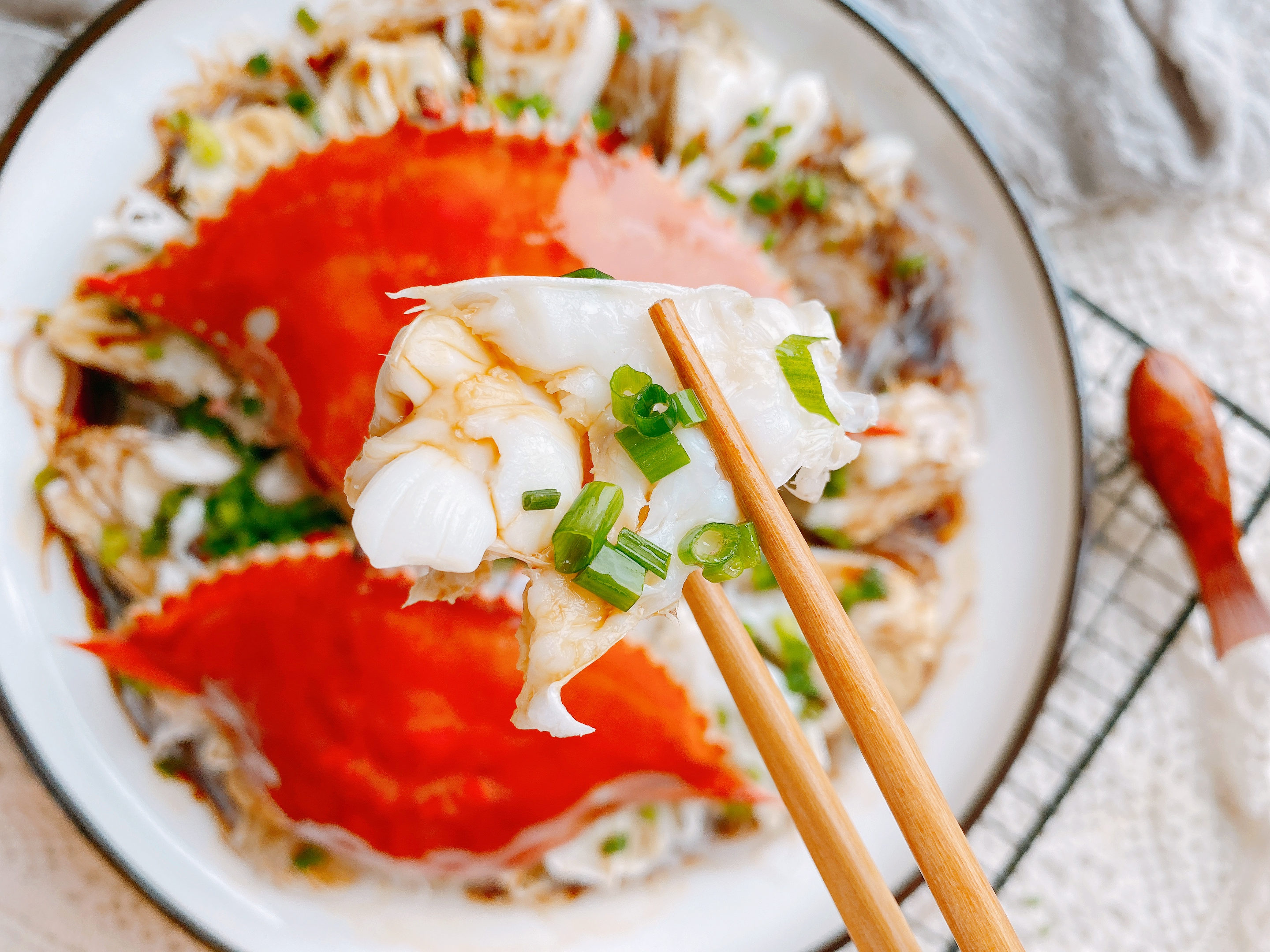 江浙沪时令菜“葱油梭子蟹”，掌握2点，肉质细嫩，鲜得掉眉毛