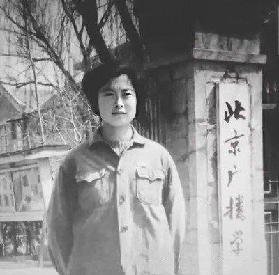 “国民大姐”敬一丹：嫁亿万富商，结婚40年，女