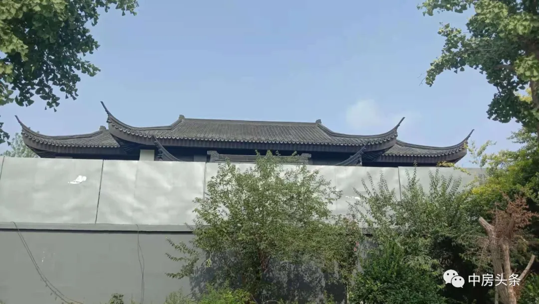 《燕郊组团详规》出台不足20天出让的这宗地块,即是鼎盛庄园项目