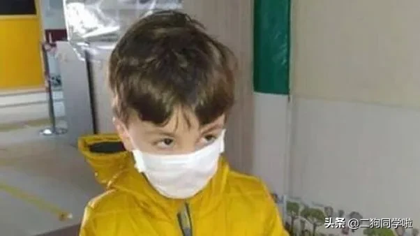 5岁男孩疑染新冠住院 还没开始治疗 就被明星父