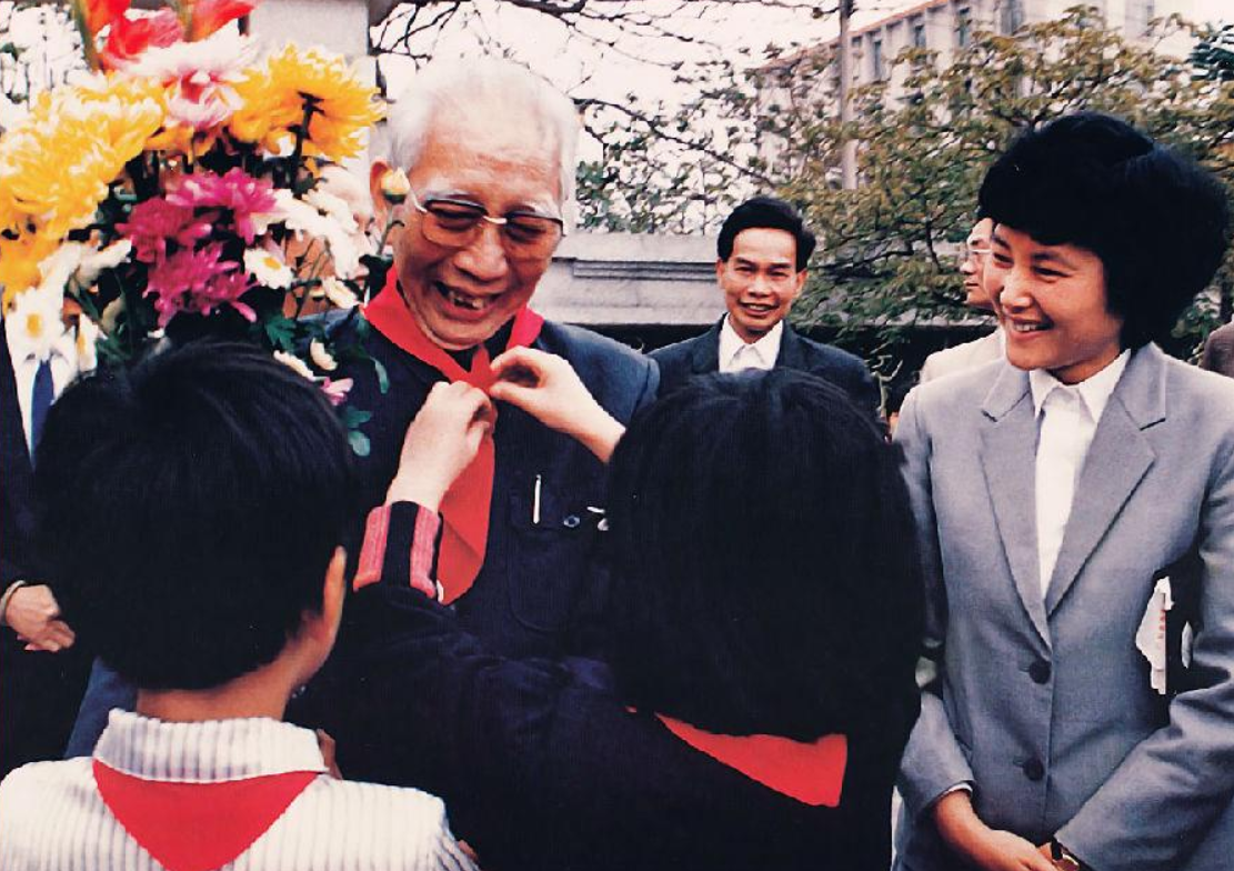 王震将军：抬棺上阵、开耕南泥湾，毛主席钦点他平定新疆