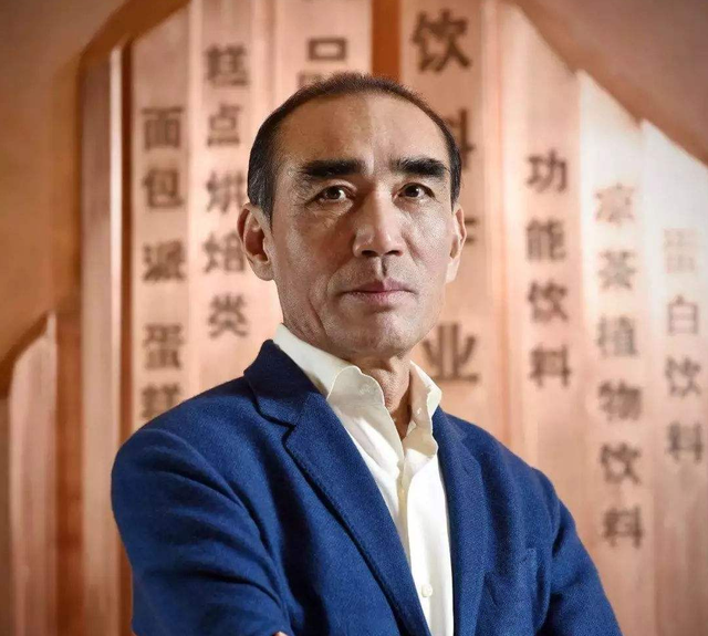 福建首富中年丧子，花费10亿纪念，女儿撑起家业，成为福建女首富