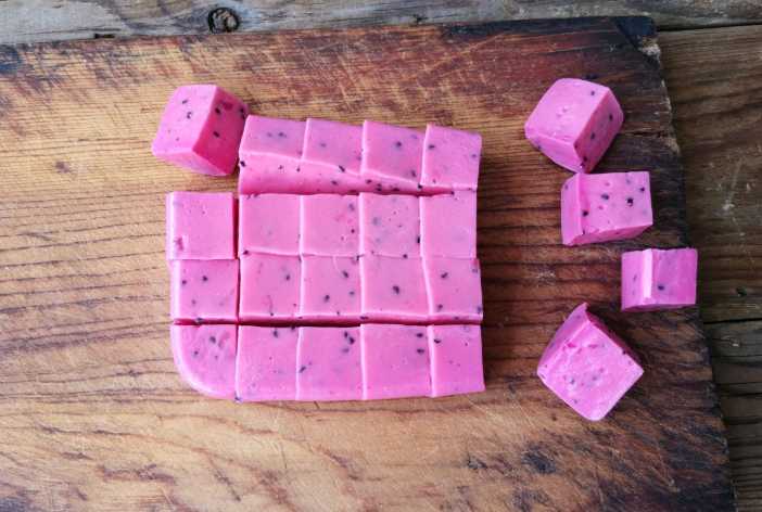 1個火龍果，1盒牛奶，教你做這個簡單的甜品，奶香濃郁入口即化