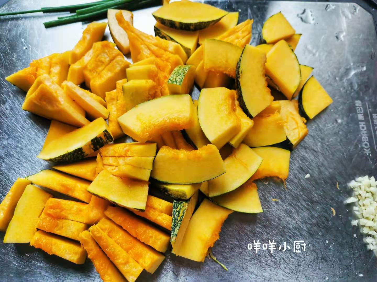 秋天吃南瓜健脾养肺，分享南瓜的新吃法，做法简单，味道咸鲜独特