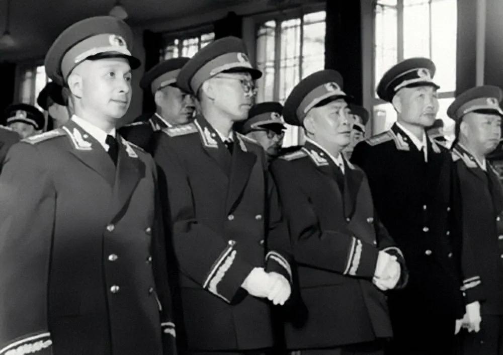 谭政没有任何战功，为何伟人特批大将军衔？他是我党的大油箱