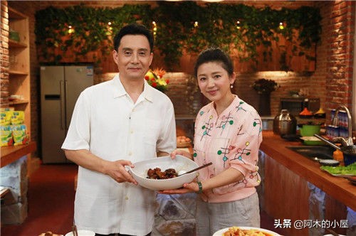 《西游记》最贵演员，被港星张、谢二人打进医院，今靠卖卤菜为生