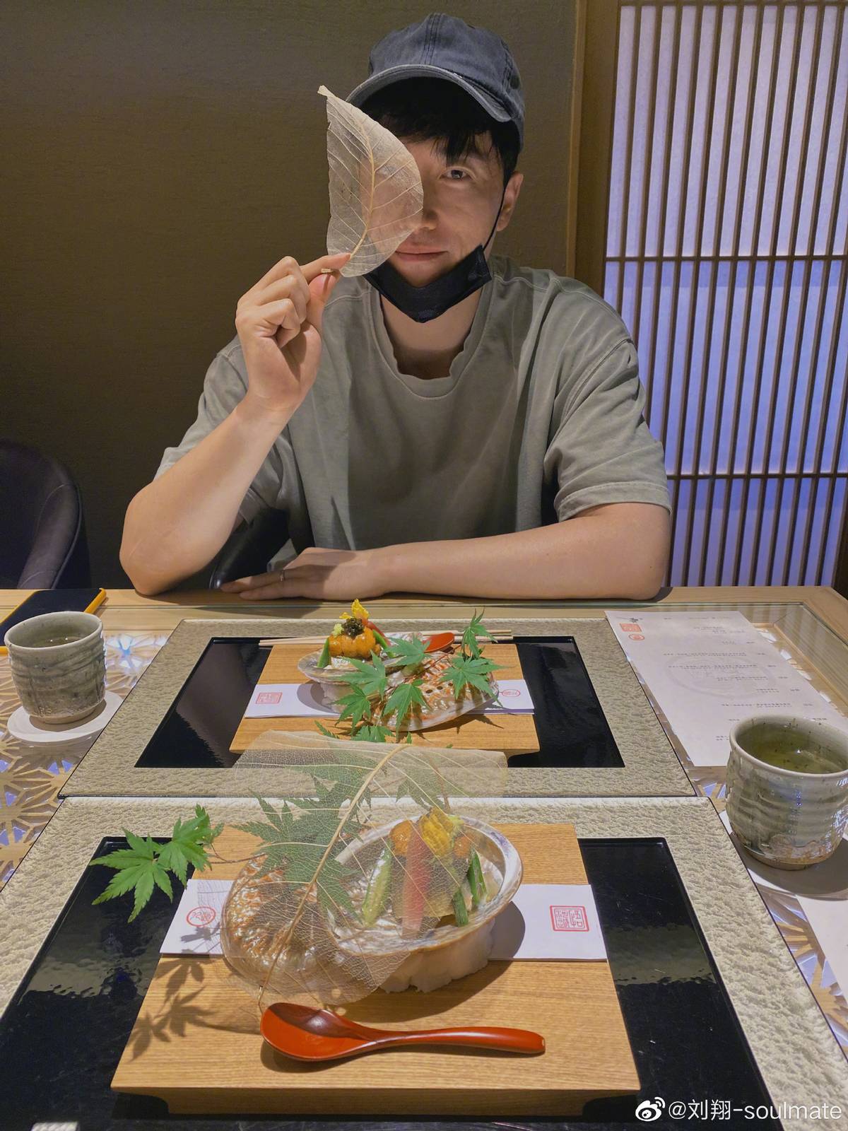 刘翔晒照庆38岁生日，紧搂二婚妻子贴脸秀恩爱！高雅餐厅彰显财力