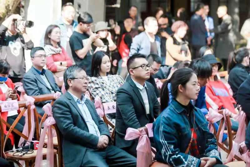 奉化水蜜桃文化节开幕式暨“百年红帮 旗遇芳华”红帮服装云走秀