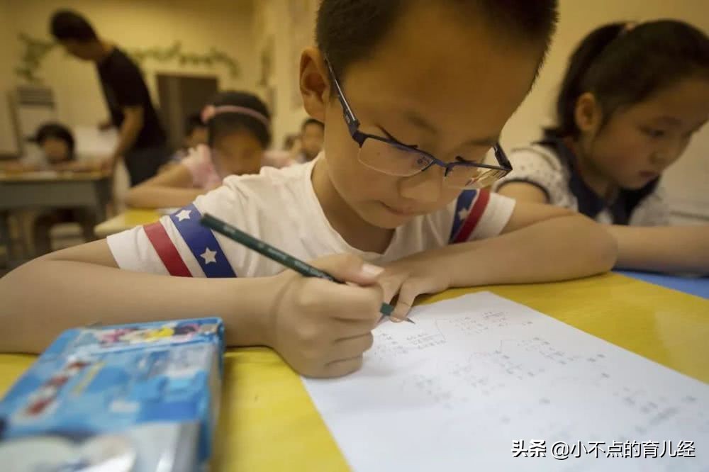 何洁养育4个孩子，自曝压力大找不到工作，怪自