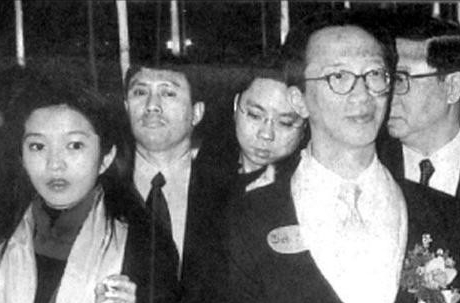 香港富豪梁锦松，弃TVB花旦择奥运冠军，斥百亿
