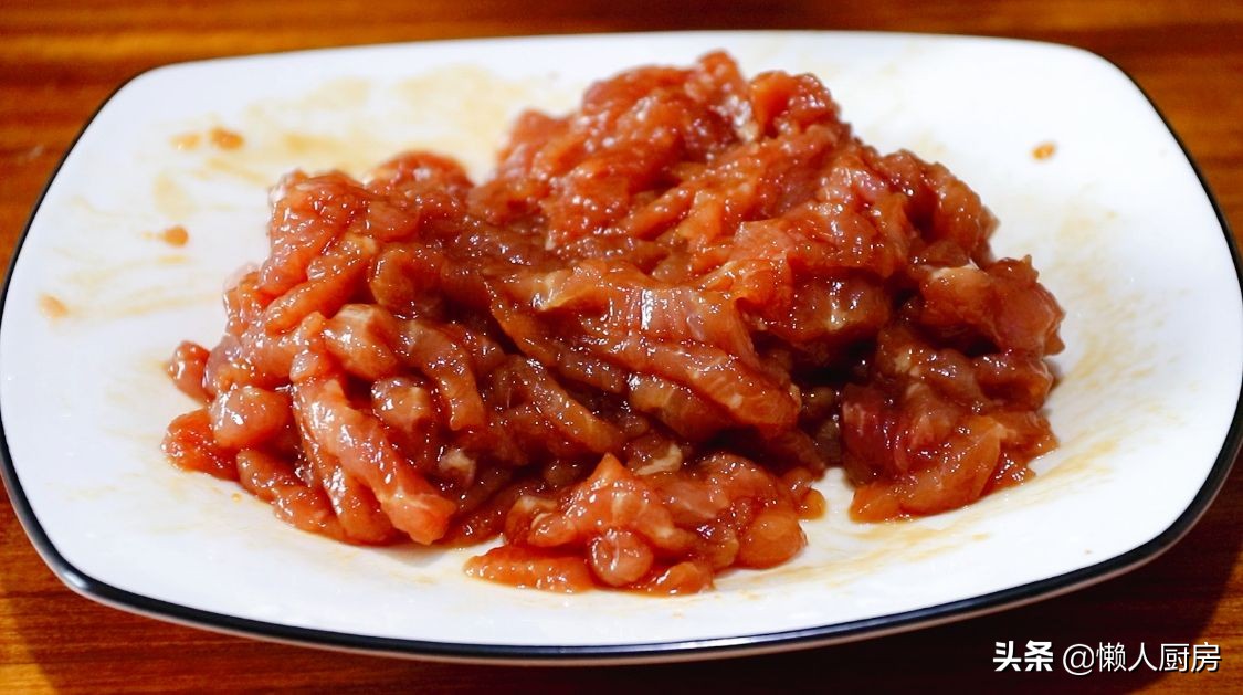 苦瓜炒肉絲，教你一招，肉絲又嫩又滑，一點都不柴