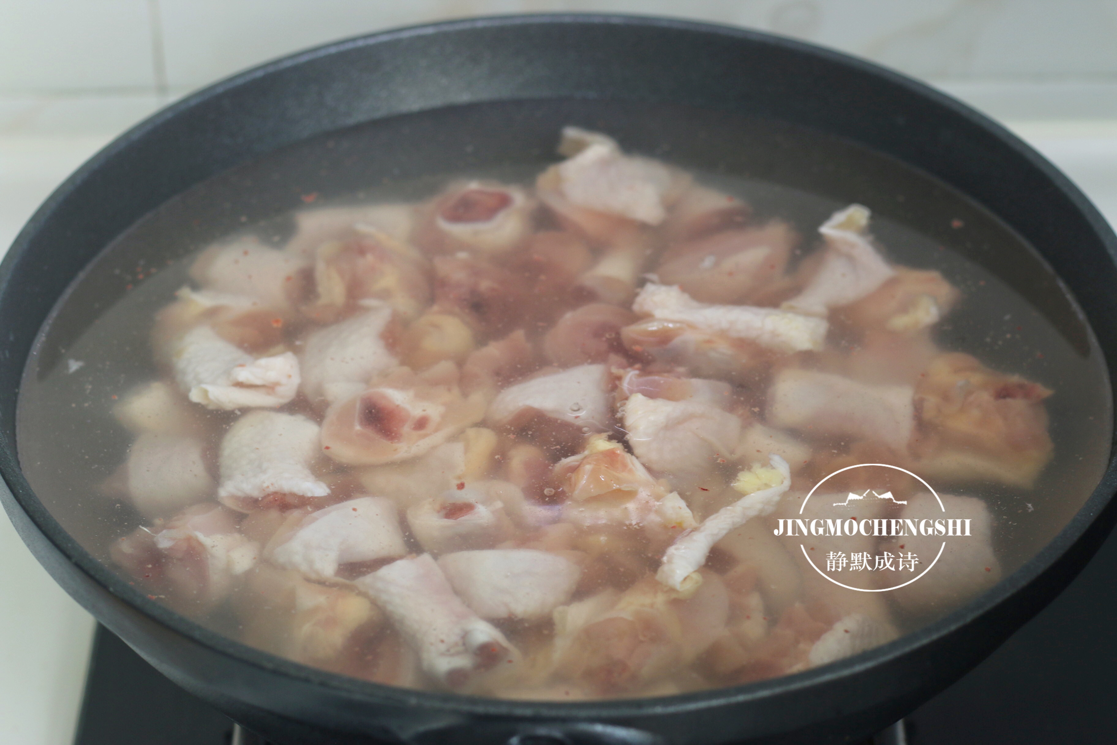 鸡腿和它是绝配，像我这样烧上1锅，好吃又解馋，你也来1勺？