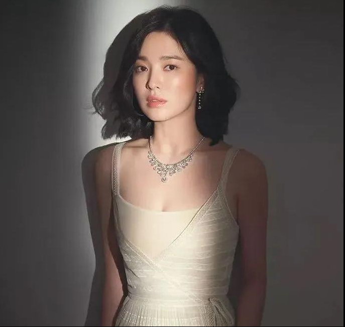 韩国五大神颜美女，为什么成名最早的宋慧乔，