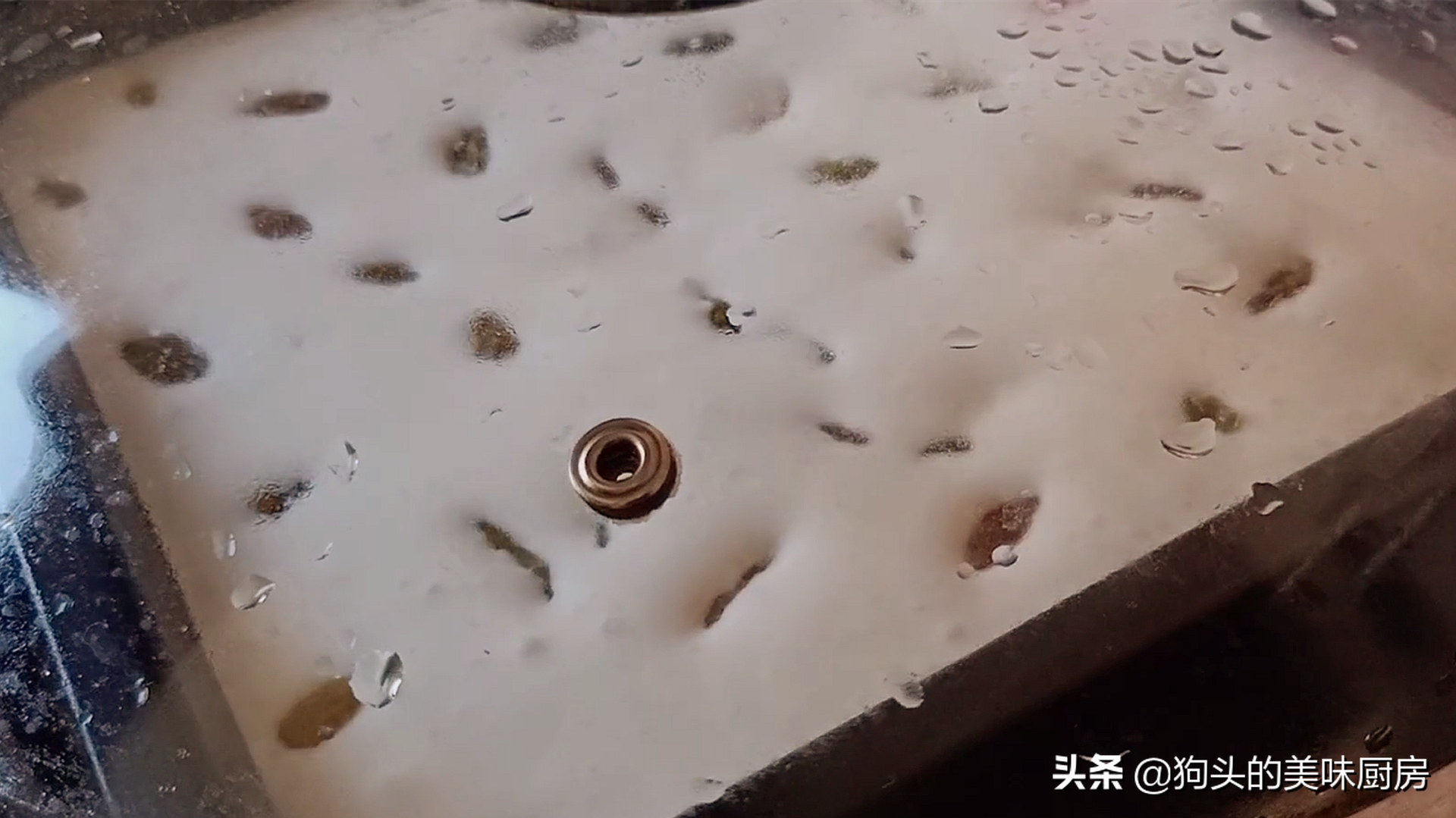 它比饅頭簡單，比麵包好吃，我家隔三差五就做，香甜鬆軟真好吃