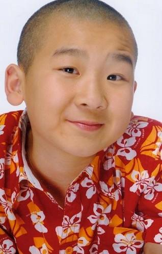 7歲走紅3上春晚，讓吳孟達靳東做配，“小叮當”如今怎么樣了？
